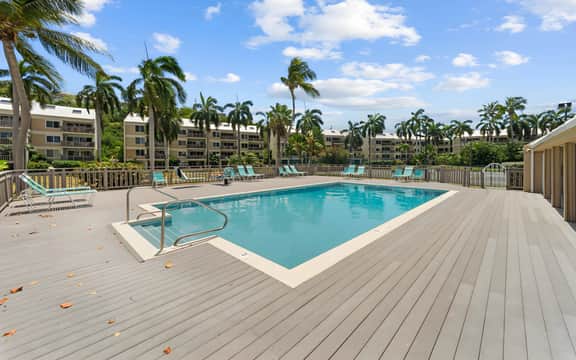 Bay La Vie (Anch 207)