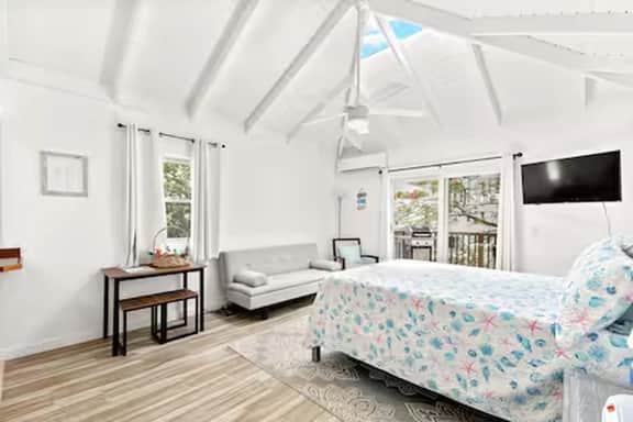 Isla Vista Estate - Studio